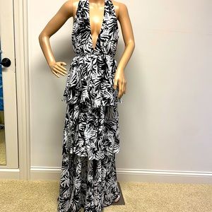 Lulu’s Plunging V Neck Halter Maxi Dress with ruffled tiers size S